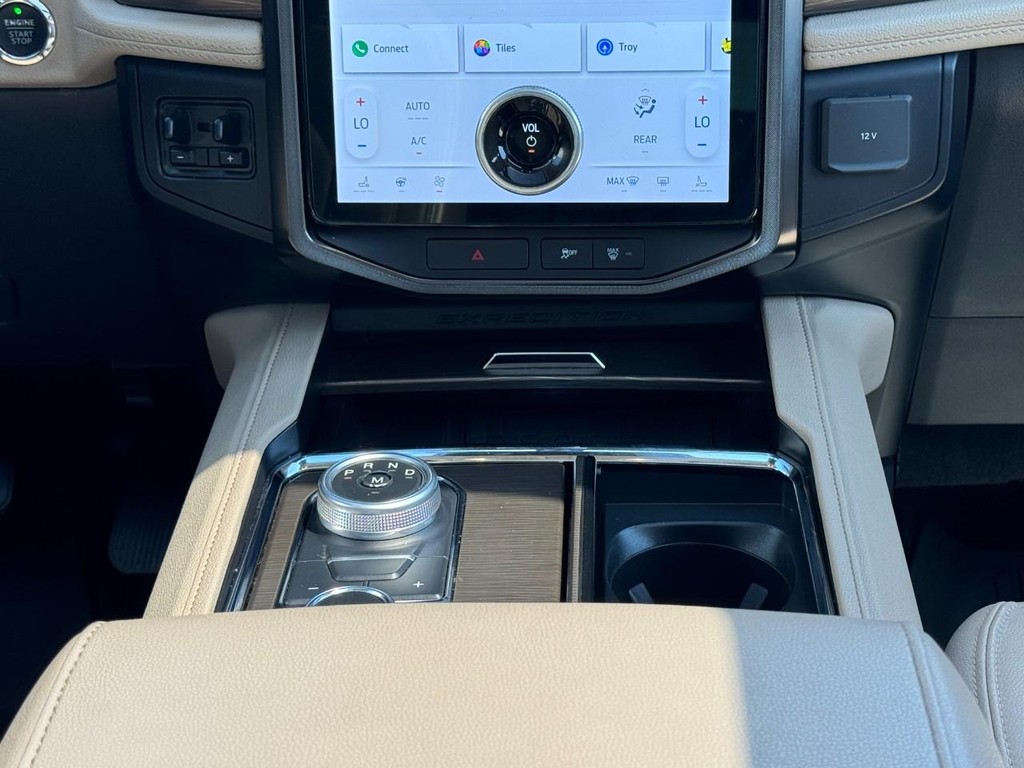 Ford Expedition Vehicle Full-screen Gallery Image 15