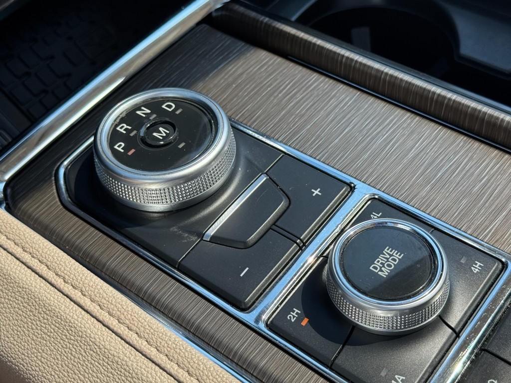 Ford Expedition Vehicle Full-screen Gallery Image 21