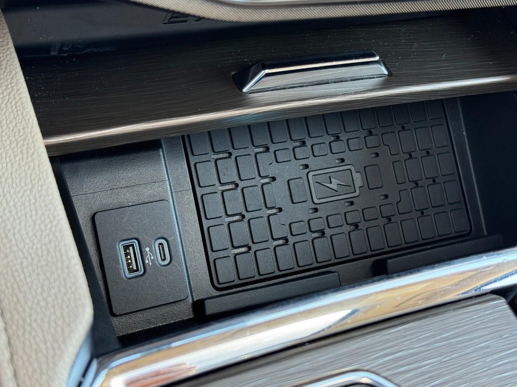 Ford Expedition Vehicle Full-screen Gallery Image 22