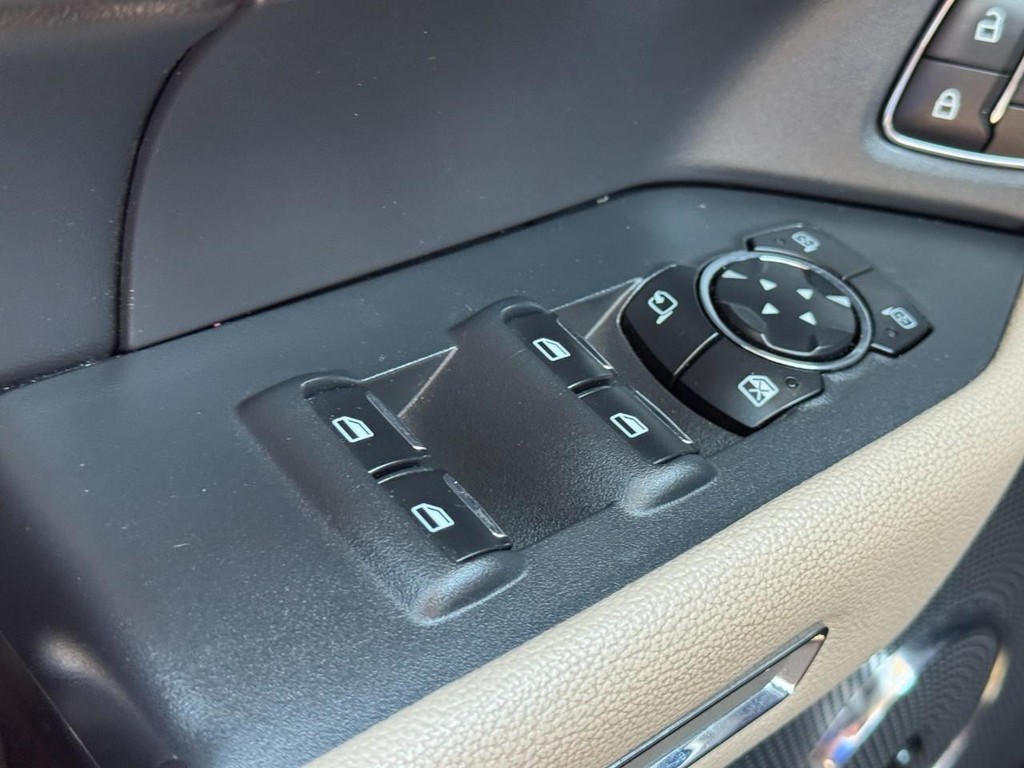 Ford Expedition Vehicle Full-screen Gallery Image 25