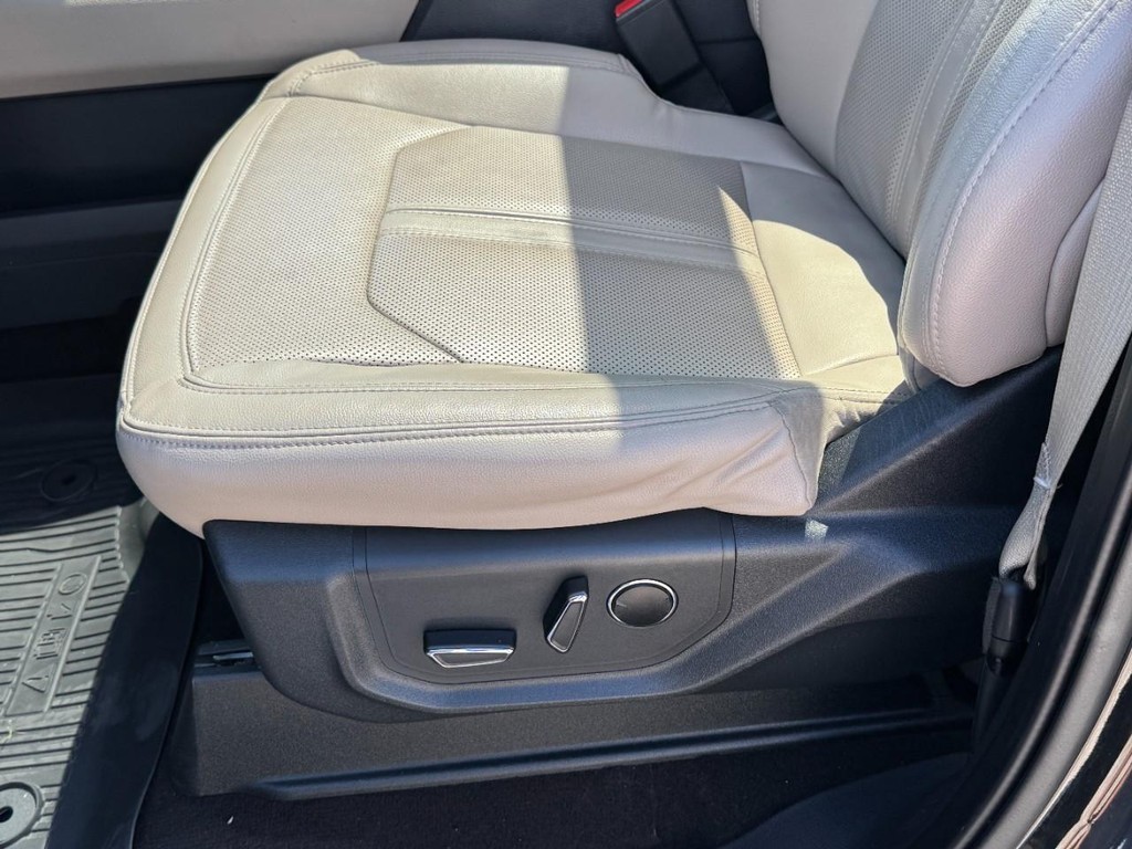 Ford Expedition Vehicle Full-screen Gallery Image 26