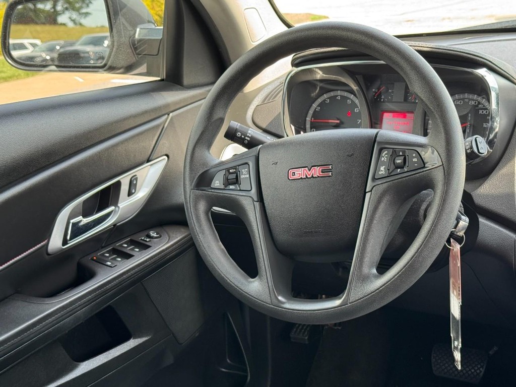 GMC Terrain Vehicle Full-screen Gallery Image 13