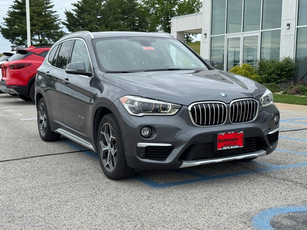 BMW X1 Vehicle Full-screen Gallery Image 02