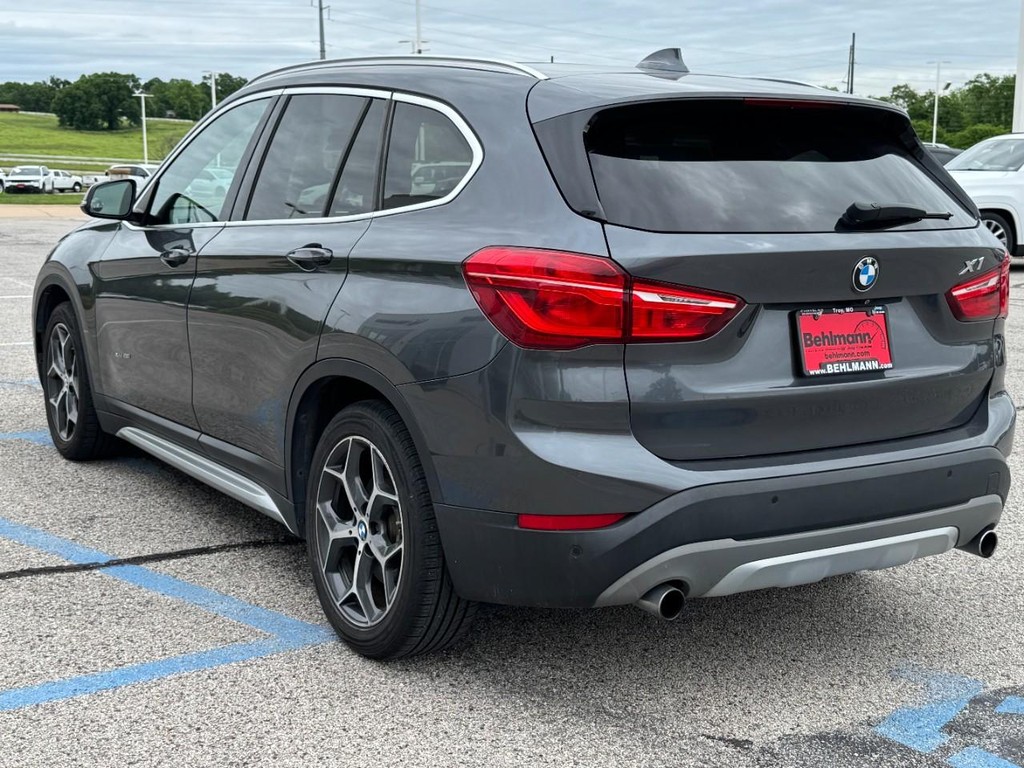 BMW X1 Vehicle Full-screen Gallery Image 06