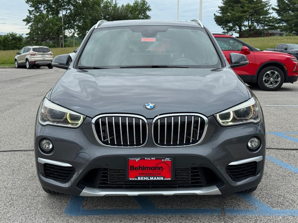 BMW X1 Vehicle Full-screen Gallery Image 09