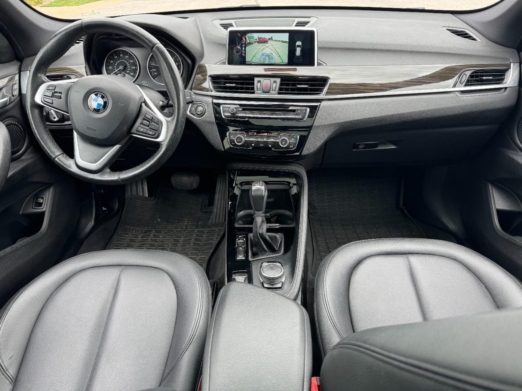 BMW X1 Vehicle Full-screen Gallery Image 11