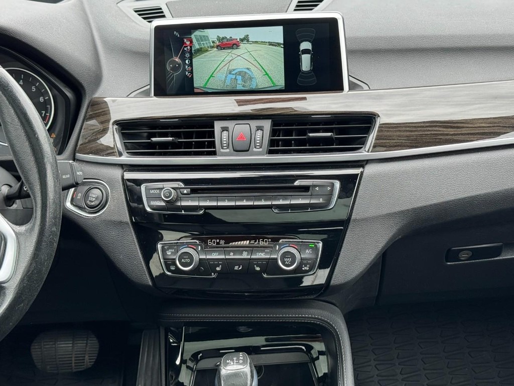 BMW X1 Vehicle Full-screen Gallery Image 13