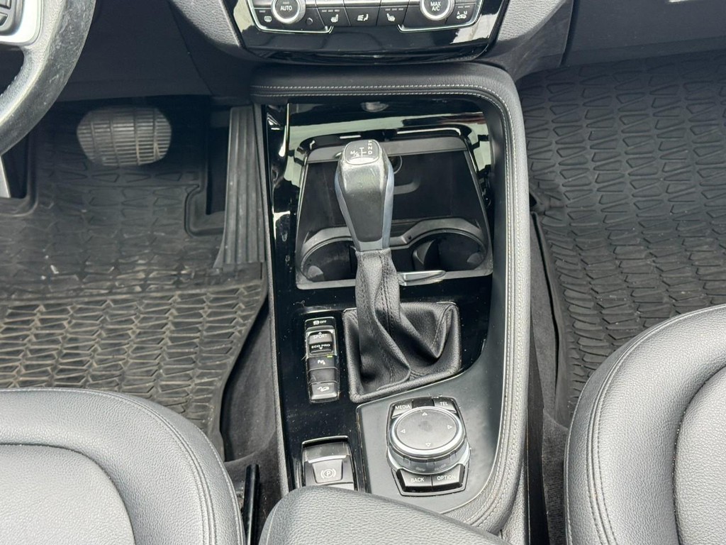 BMW X1 Vehicle Full-screen Gallery Image 14