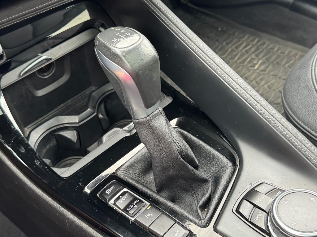 BMW X1 Vehicle Full-screen Gallery Image 19