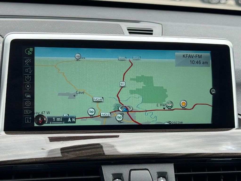 BMW X1 Vehicle Full-screen Gallery Image 22