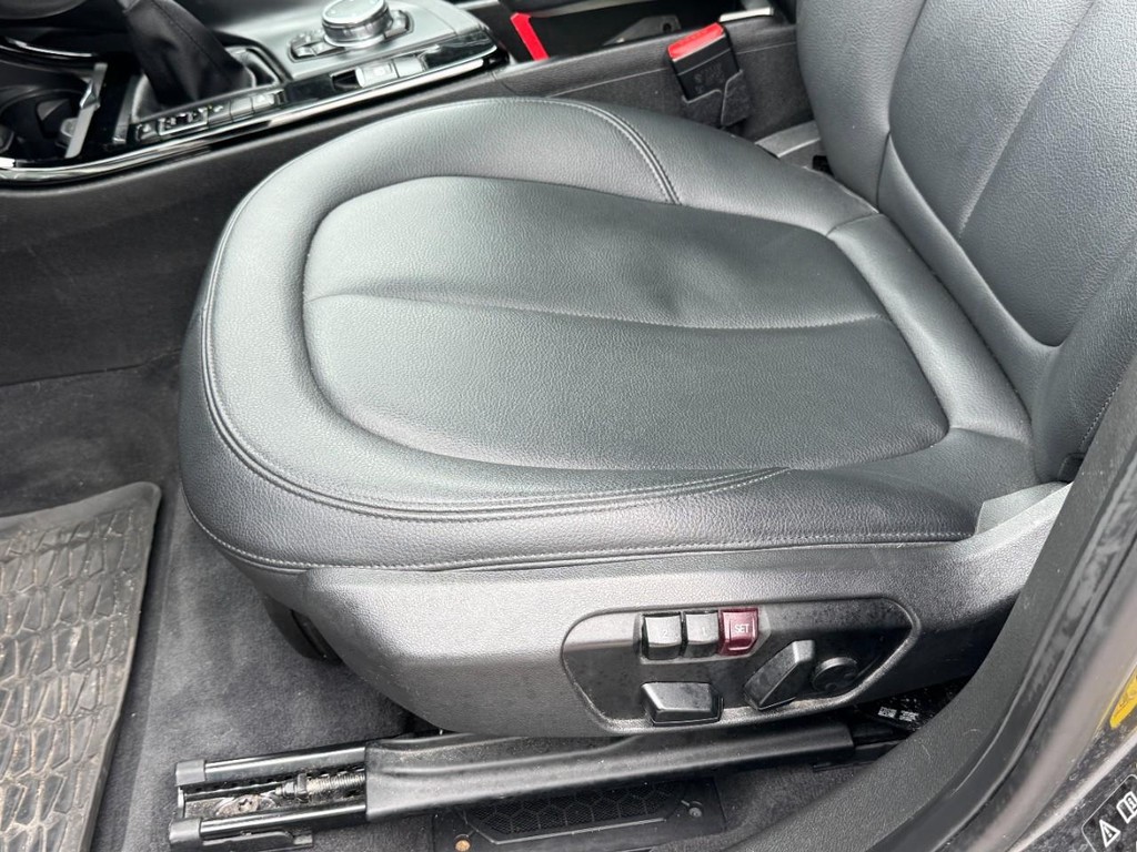 BMW X1 Vehicle Full-screen Gallery Image 25