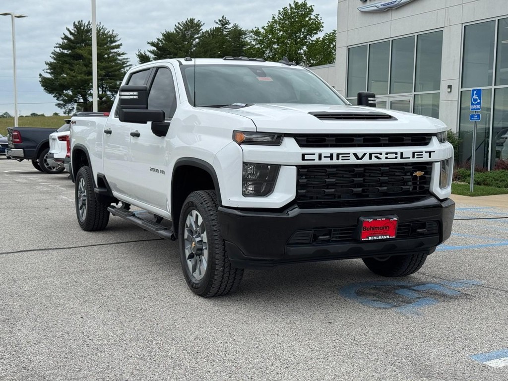 Chevrolet Silverado 2500HD Vehicle Full-screen Gallery Image 02