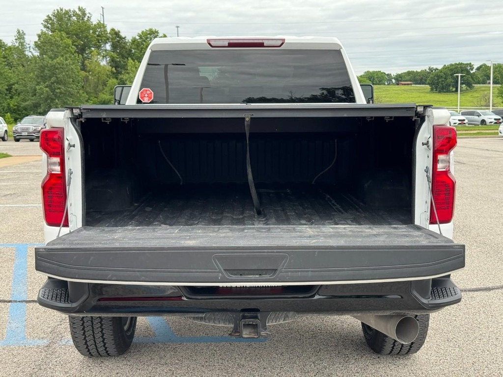 Chevrolet Silverado 2500HD Vehicle Full-screen Gallery Image 05