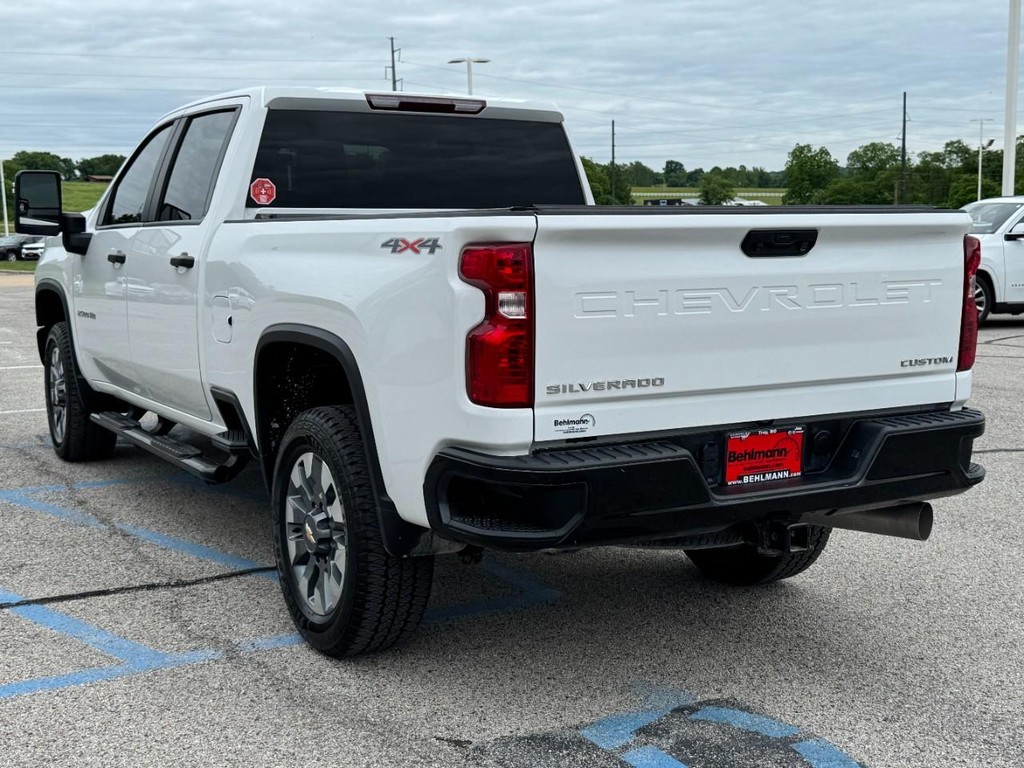 Chevrolet Silverado 2500HD Vehicle Full-screen Gallery Image 06