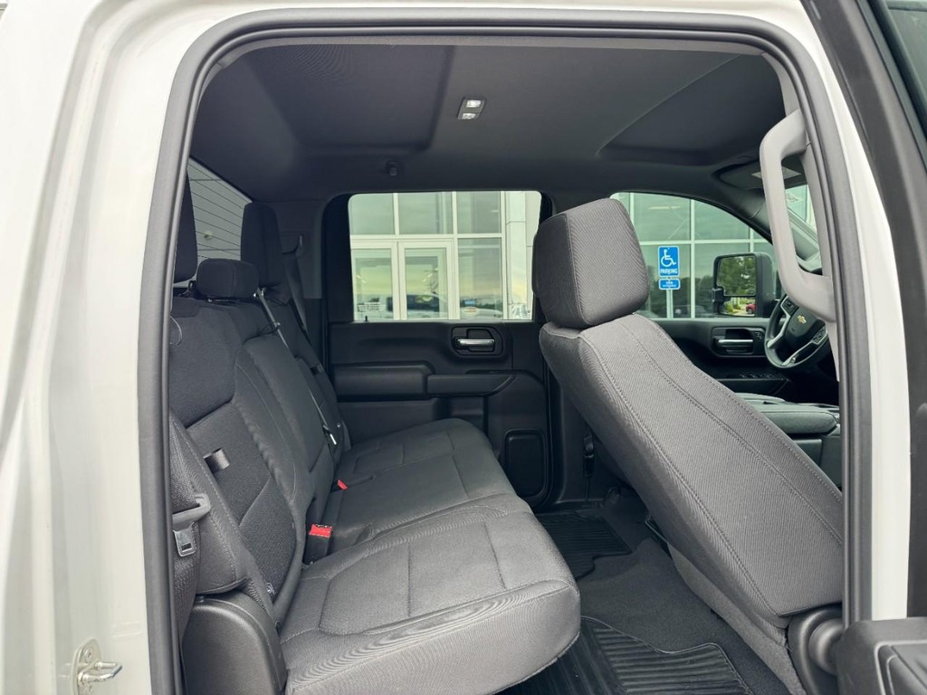Chevrolet Silverado 2500HD Vehicle Full-screen Gallery Image 10