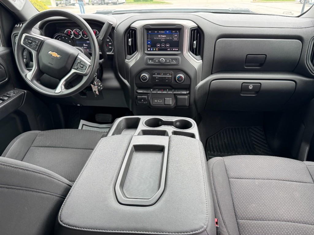 Chevrolet Silverado 2500HD Vehicle Full-screen Gallery Image 11