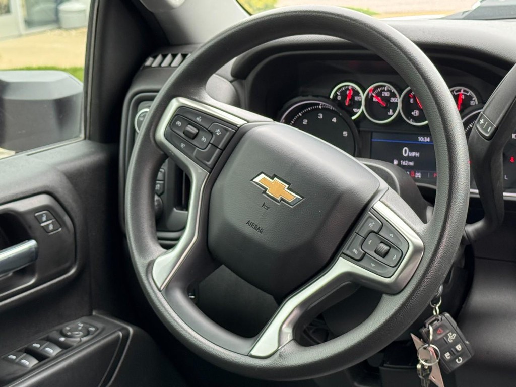 Chevrolet Silverado 2500HD Vehicle Full-screen Gallery Image 12