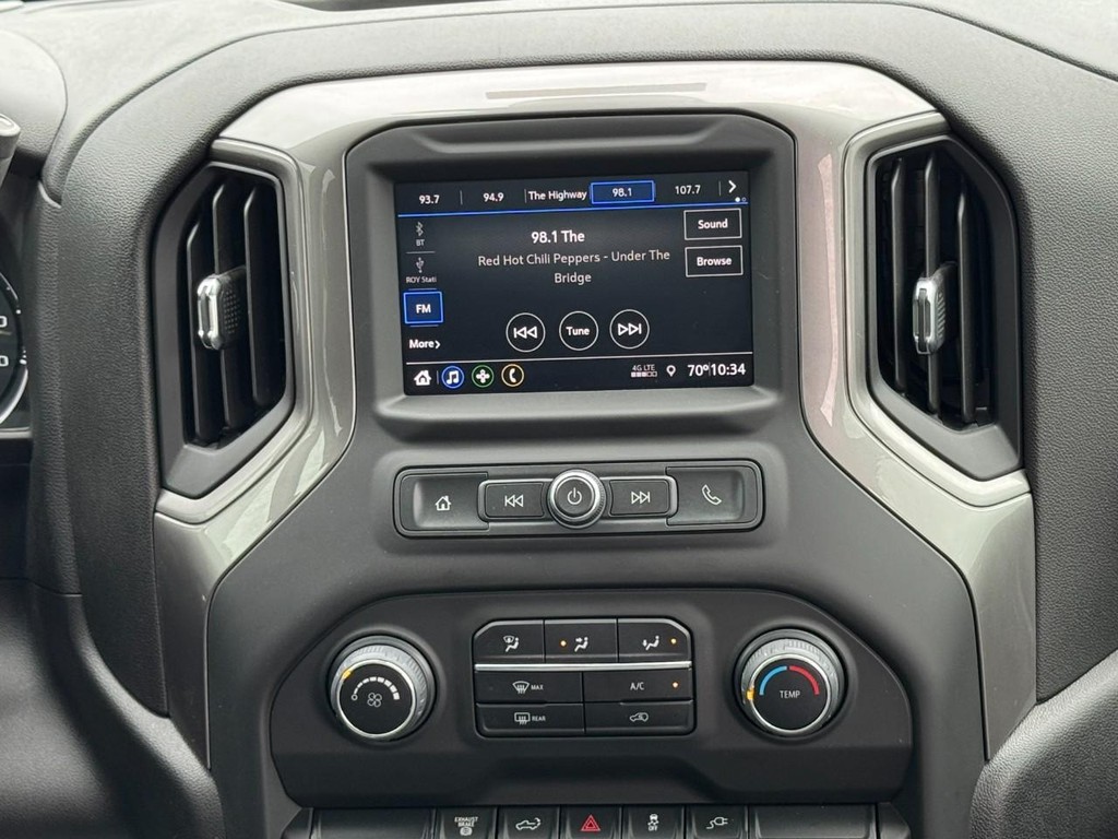 Chevrolet Silverado 2500HD Vehicle Full-screen Gallery Image 13