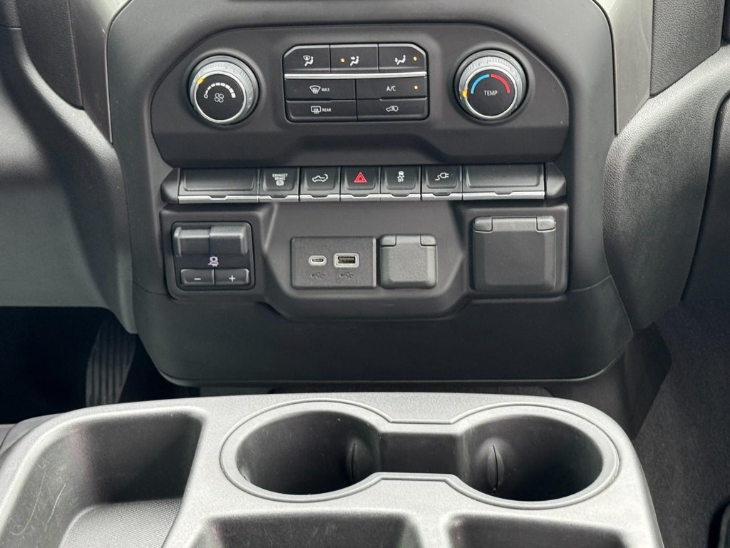 Chevrolet Silverado 2500HD Vehicle Full-screen Gallery Image 14