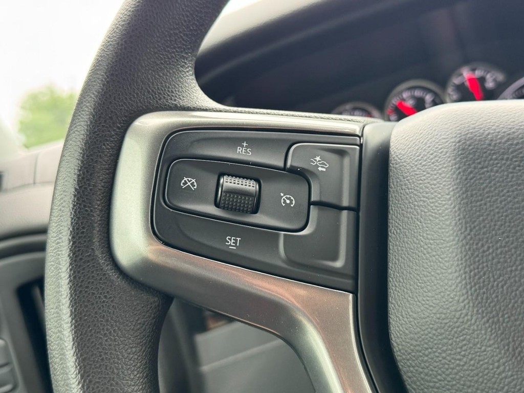 Chevrolet Silverado 2500HD Vehicle Full-screen Gallery Image 16