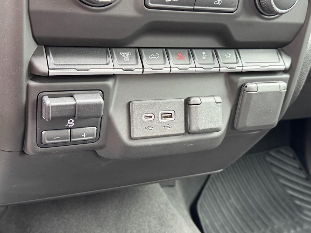 Chevrolet Silverado 2500HD Vehicle Full-screen Gallery Image 19