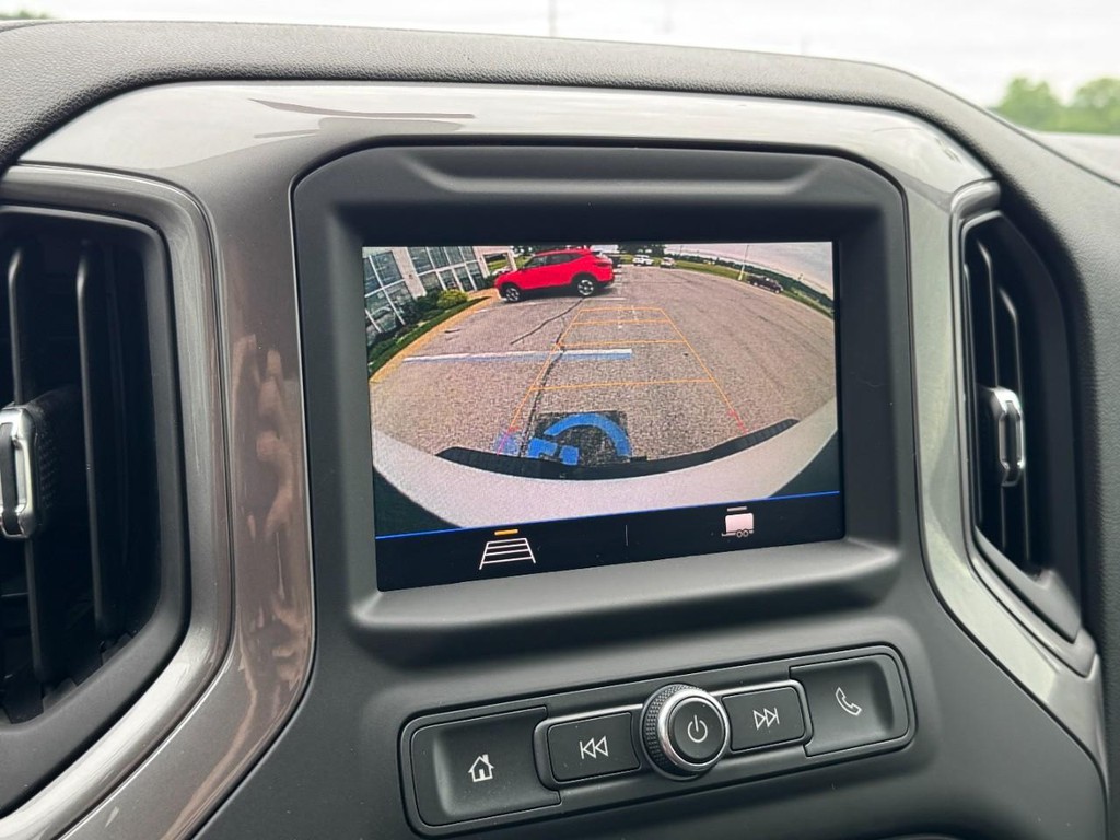 Chevrolet Silverado 2500HD Vehicle Full-screen Gallery Image 20