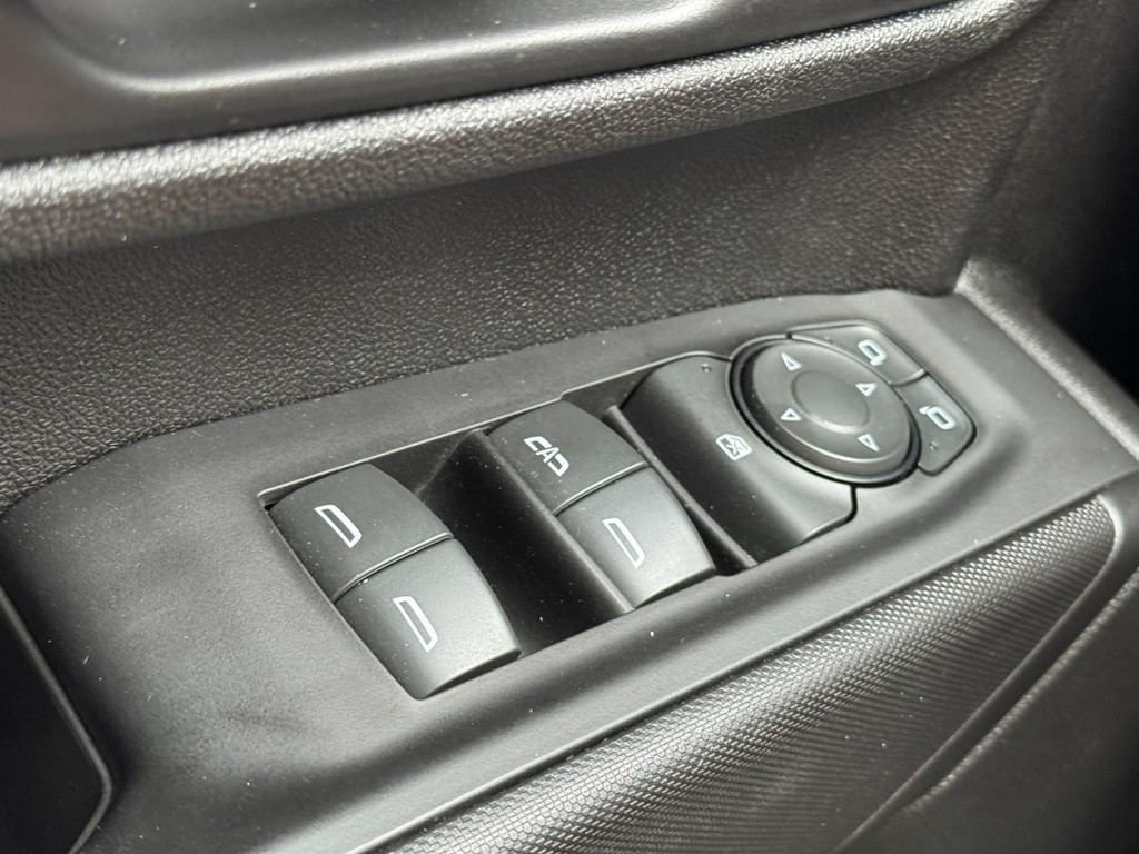 Chevrolet Silverado 2500HD Vehicle Full-screen Gallery Image 21