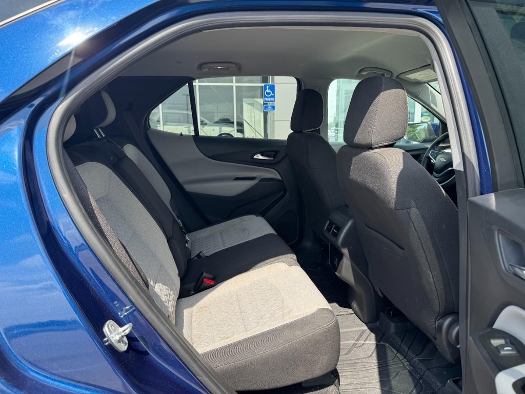Chevrolet Equinox Vehicle Full-screen Gallery Image 10