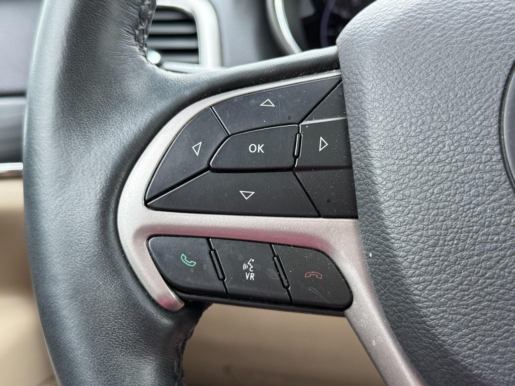 Jeep Grand Cherokee Vehicle Full-screen Gallery Image 18