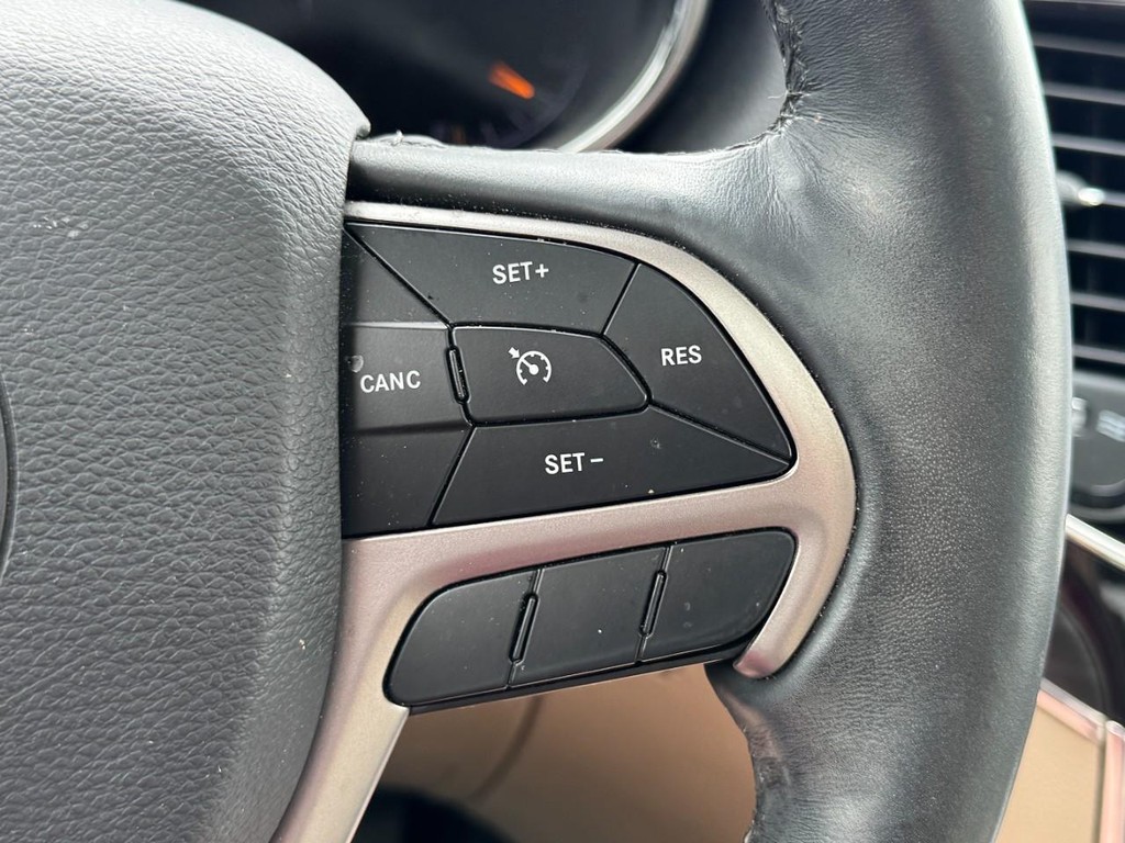 Jeep Grand Cherokee Vehicle Full-screen Gallery Image 19