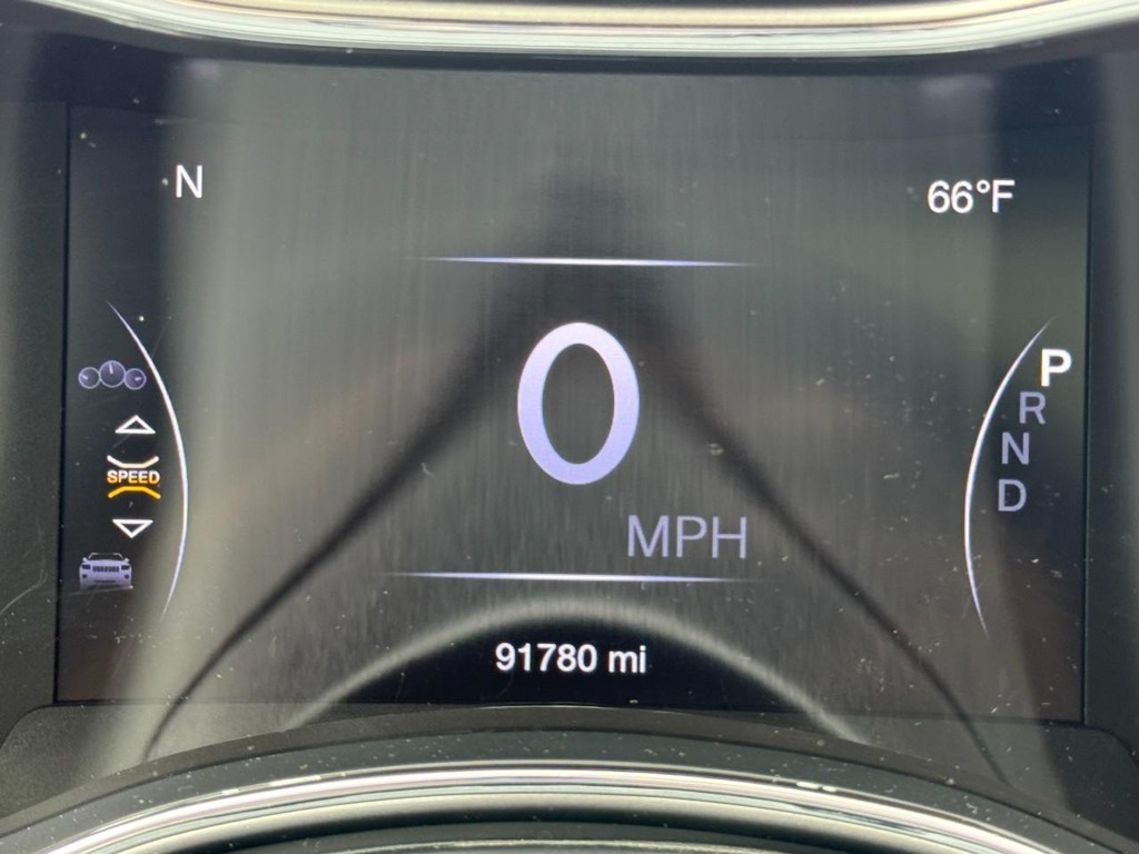 Jeep Grand Cherokee Vehicle Full-screen Gallery Image 20