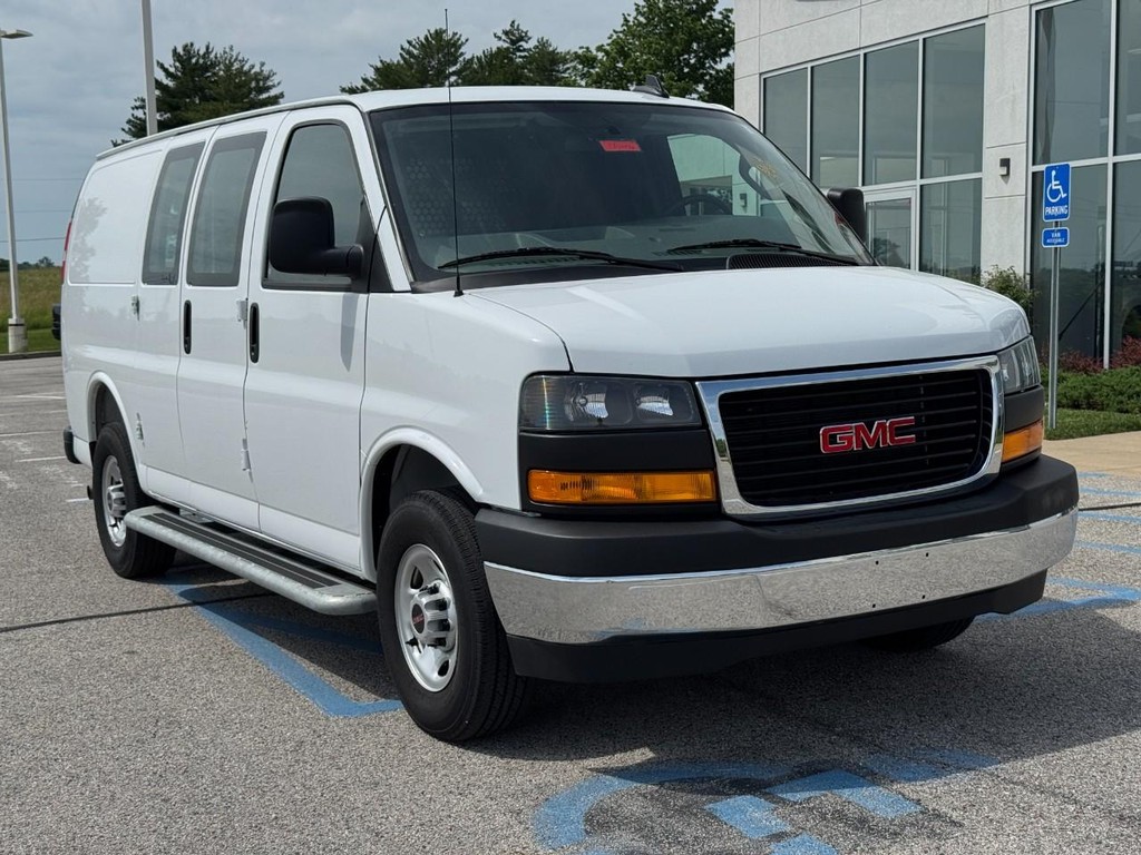 GMC Savana Cargo Van Vehicle Full-screen Gallery Image 02