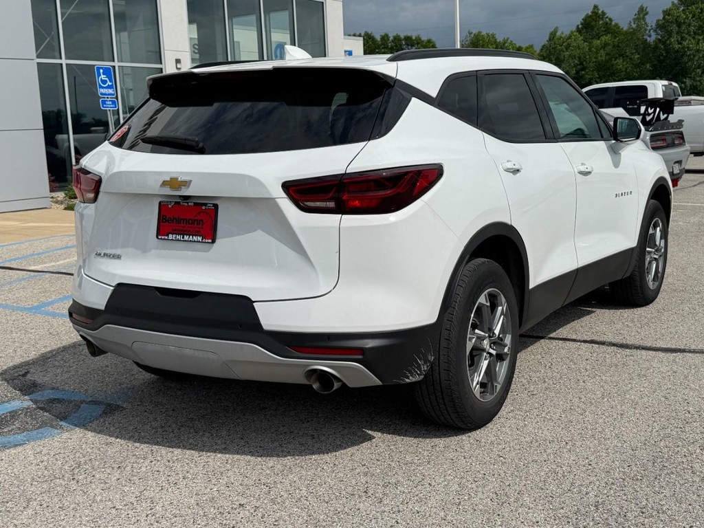 Chevrolet Blazer Vehicle Full-screen Gallery Image 03