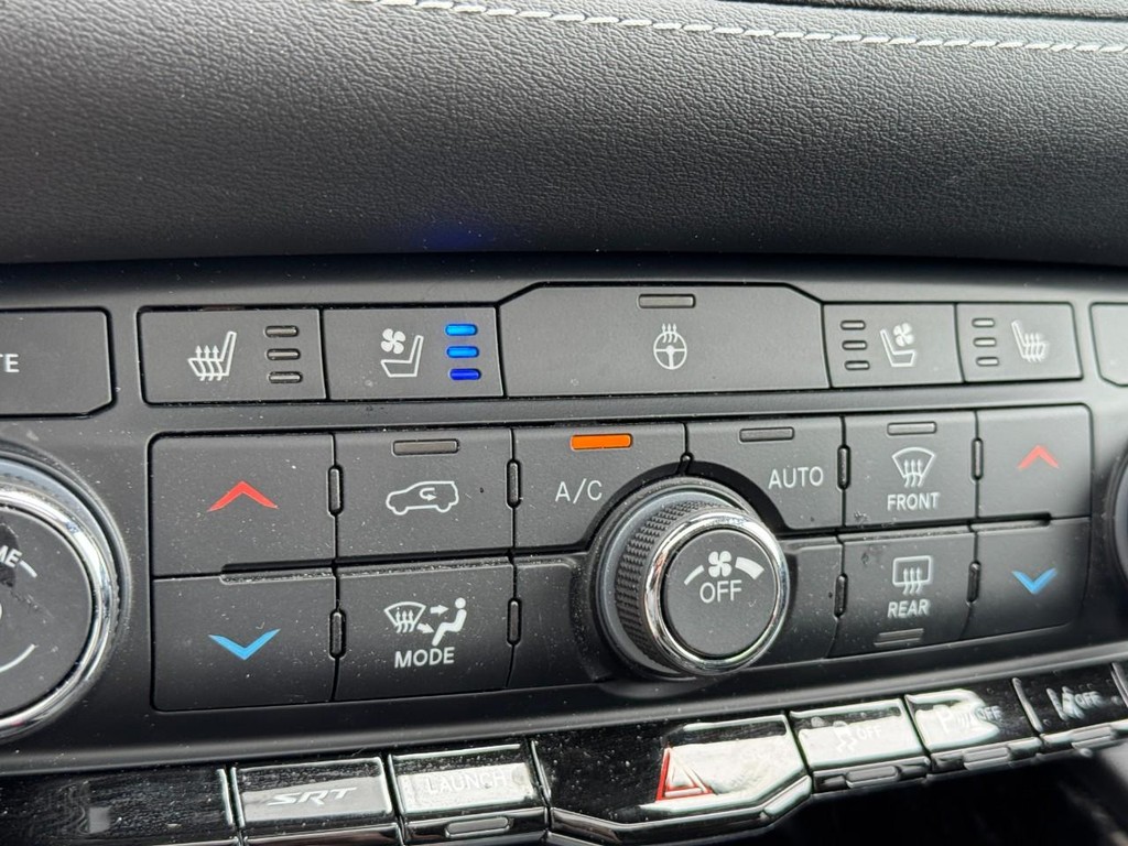 Dodge Durango Vehicle Full-screen Gallery Image 21