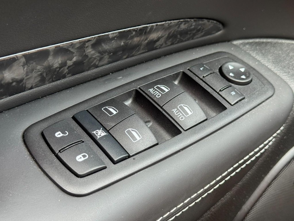 Dodge Durango Vehicle Full-screen Gallery Image 24