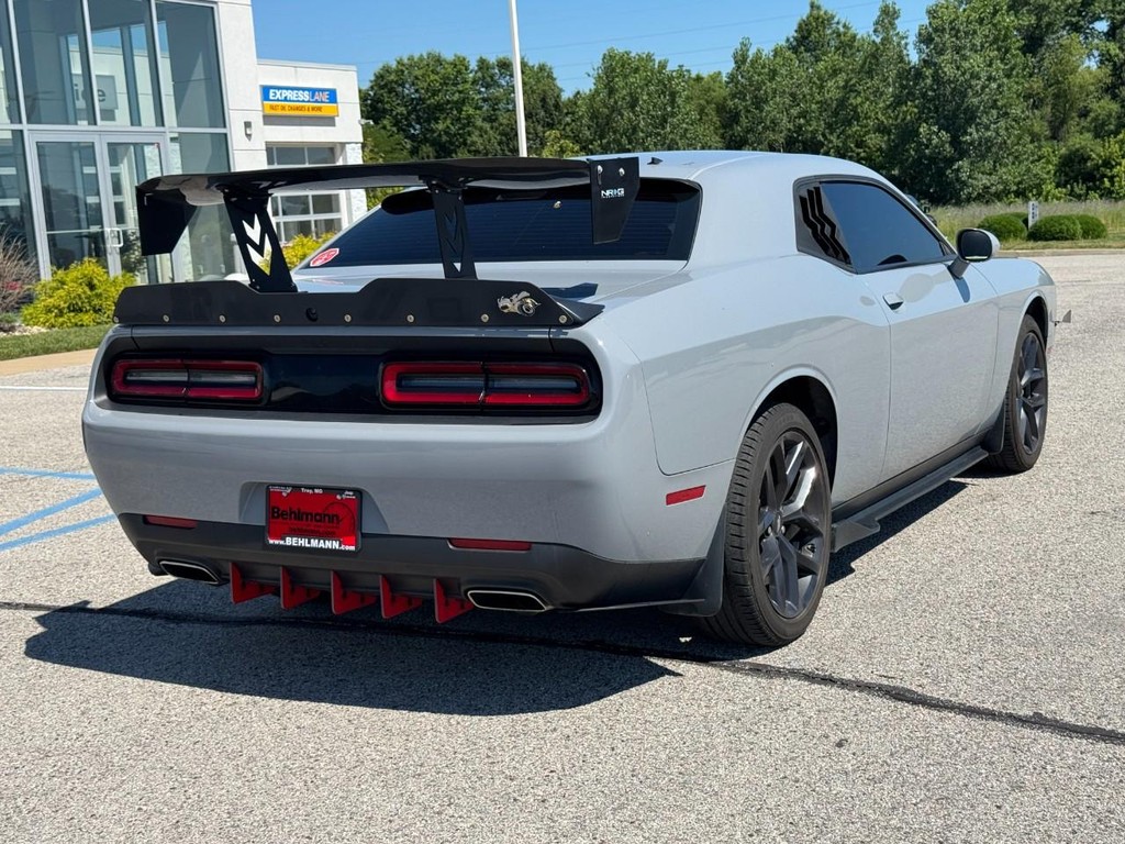 Dodge Challenger Vehicle Full-screen Gallery Image 03