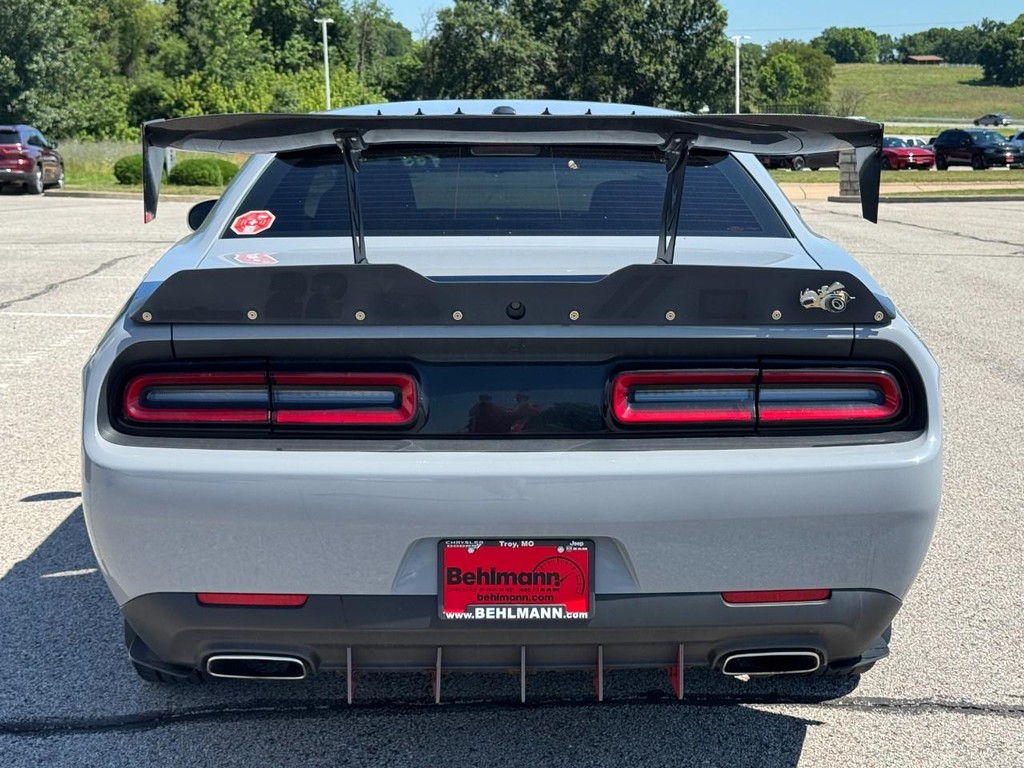 Dodge Challenger Vehicle Full-screen Gallery Image 04
