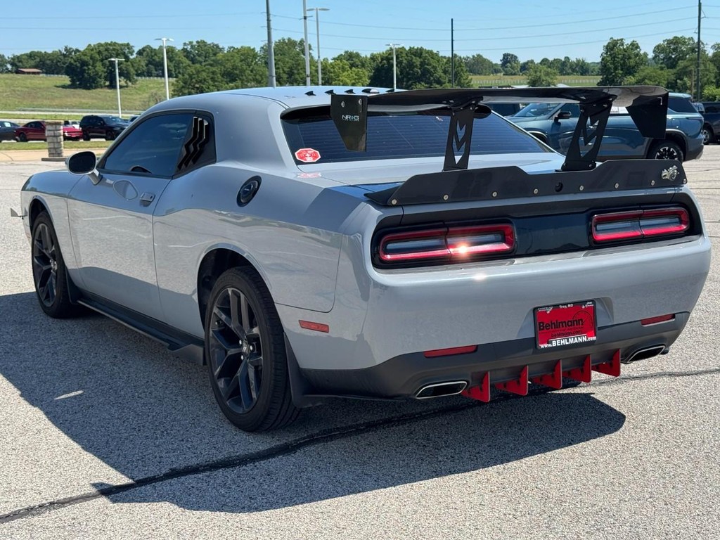 Dodge Challenger Vehicle Full-screen Gallery Image 06