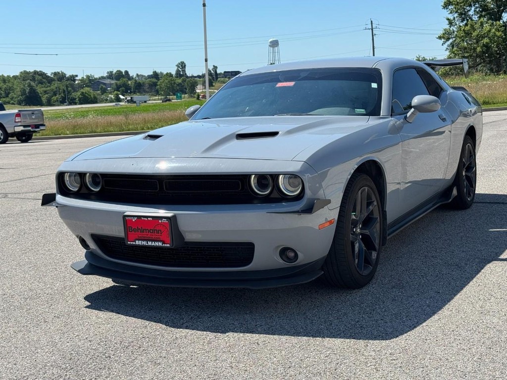 Dodge Challenger Vehicle Full-screen Gallery Image 08