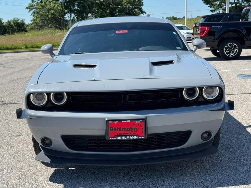 Dodge Challenger Vehicle Full-screen Gallery Image 09