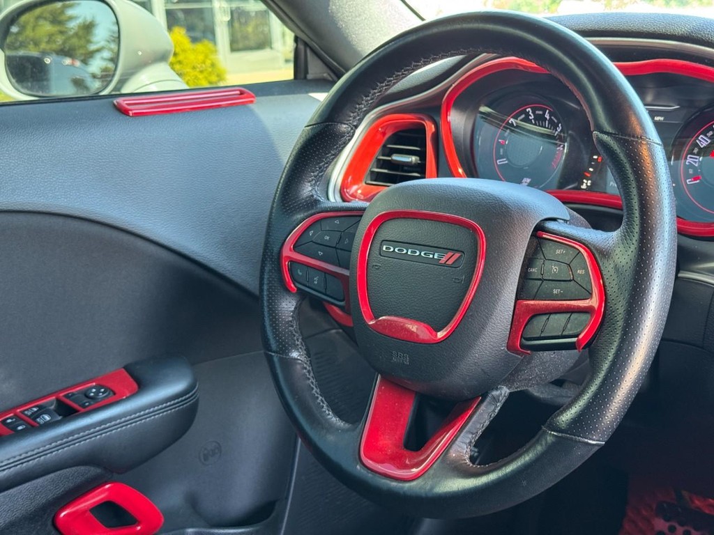 Dodge Challenger Vehicle Full-screen Gallery Image 13