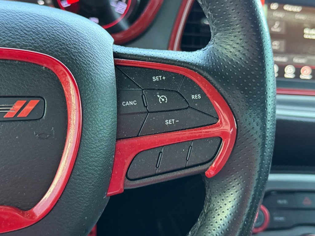 Dodge Challenger Vehicle Full-screen Gallery Image 18