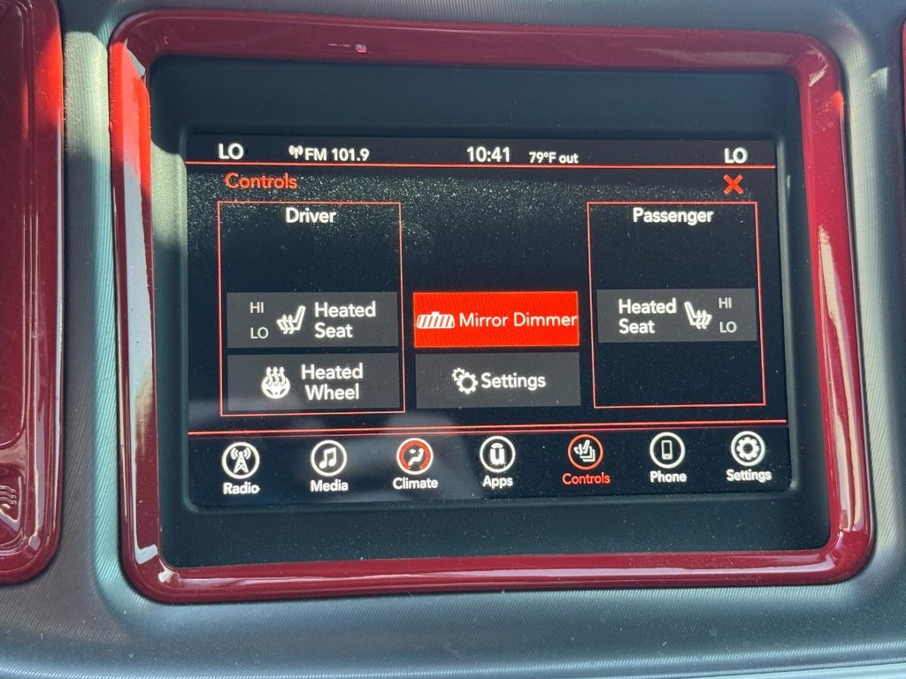 Dodge Challenger Vehicle Full-screen Gallery Image 21
