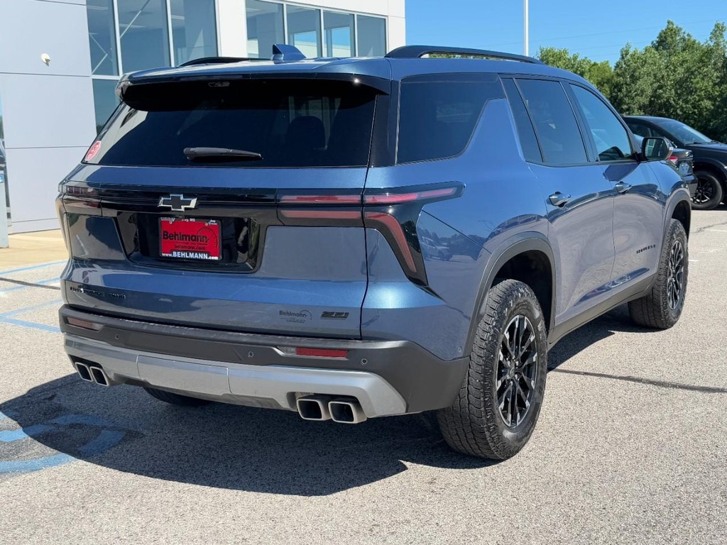 Chevrolet Traverse Vehicle Full-screen Gallery Image 03