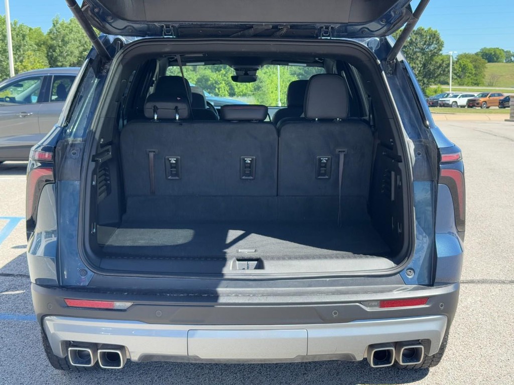 Chevrolet Traverse Vehicle Full-screen Gallery Image 05