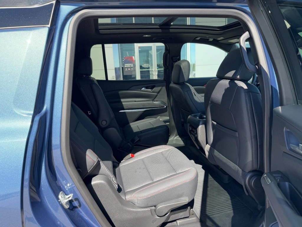 Chevrolet Traverse Vehicle Full-screen Gallery Image 10