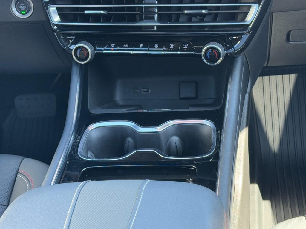 Chevrolet Traverse Vehicle Full-screen Gallery Image 15