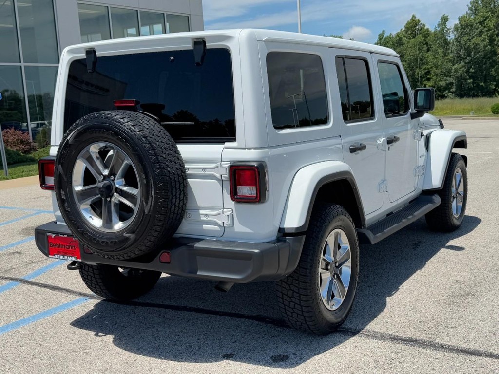 Jeep Wrangler Vehicle Full-screen Gallery Image 03