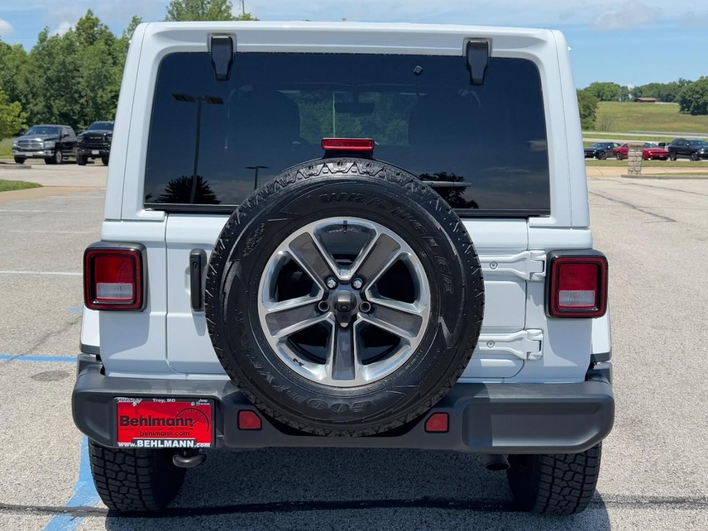 Jeep Wrangler Vehicle Full-screen Gallery Image 04