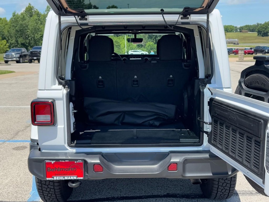 Jeep Wrangler Vehicle Full-screen Gallery Image 05